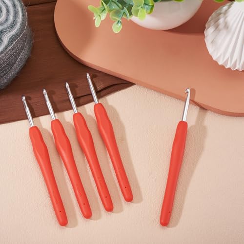 5 pcs Aluminum Crochet Hooks Knitting Needles Craft Yarn Pin 4.5mm Random Color Smooth Silicone Handle Crochet Hook for Beginners Handmade DIY Knitting Scarves Sweaters Hats - color: Pin 4.5mm