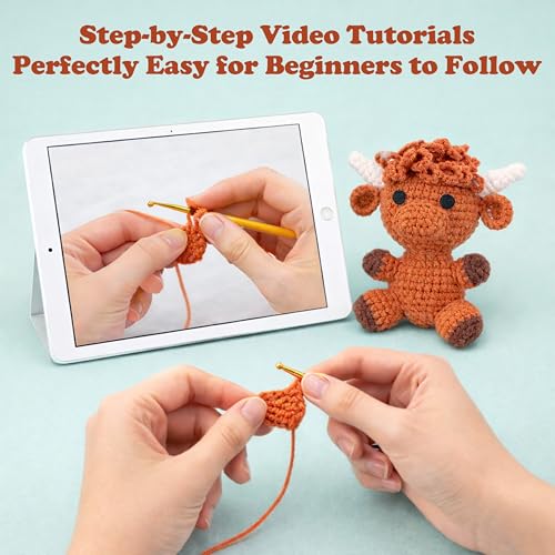 HOUSE CREATIVITY Crochet Kit for Beginners, Make a Highland Cow, Amigurumi Starter Kit with Step-by-Step Video Tutorial, Yarn, Hook & Stuffing, Stress Relief DIY Craft Gift for Adults - color: Cow